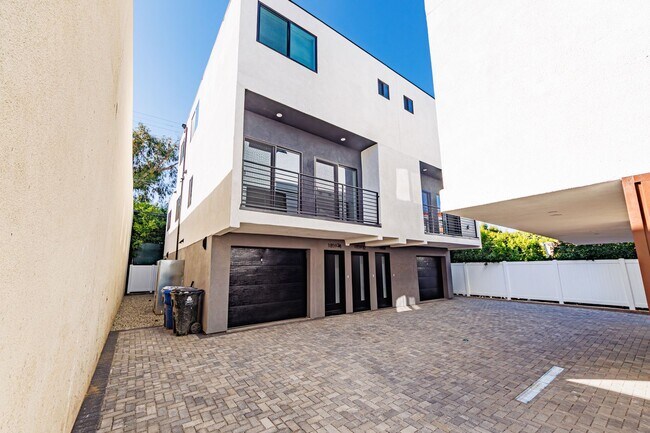 Photo - 1857 Crenshaw Blvd Unit #1857 1/2