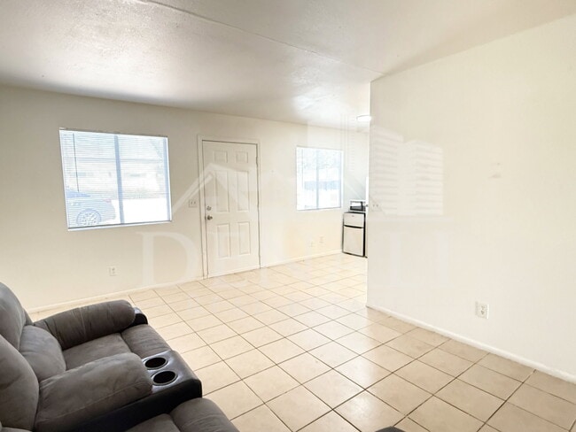 Photo - 2061 S Apache Dr Unit 1