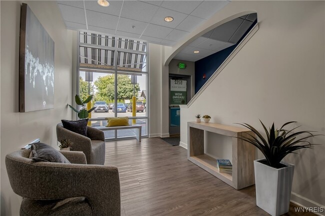 Photo - 5712 Main St