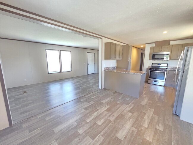 Photo - 299 Tamarack