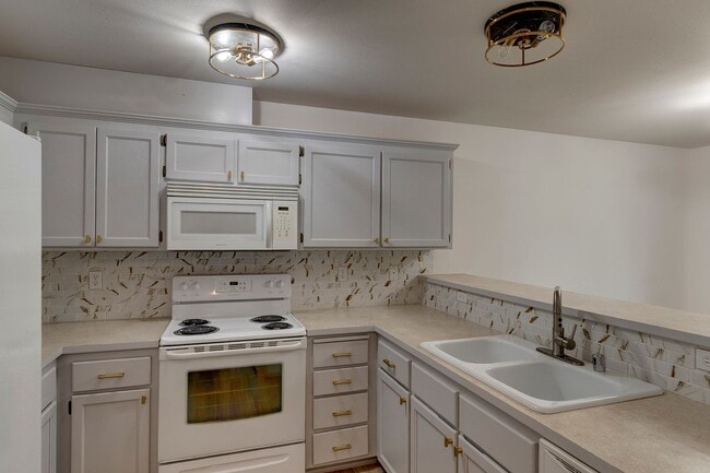 Updated 2 Bedroom 2 Bath Condo near Ft. Nu... - Updated 2 Bedroom 2 Bath Condo near Ft. Nu...