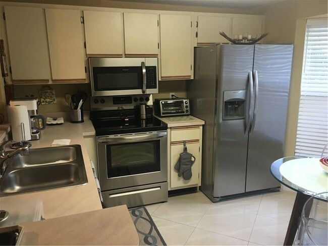 Building Photo - 974-974 Jeffery St Rental