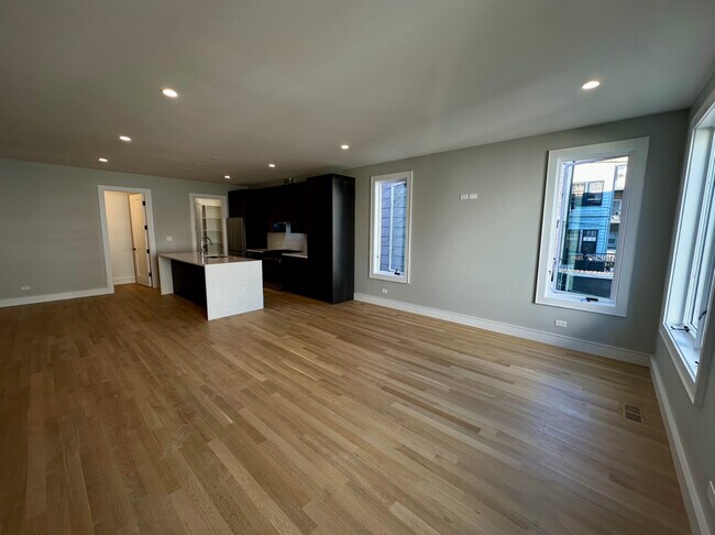 Photo - 4243 N Damen Ave