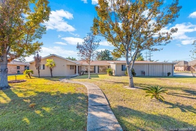 Photo - 4900 E St Charles Ave