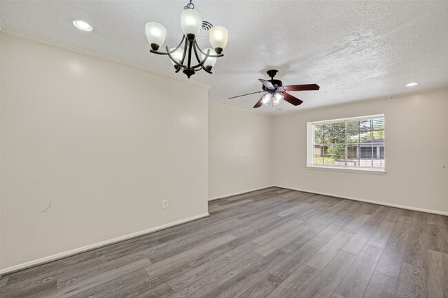 Photo - 9667 Meadowvale Dr