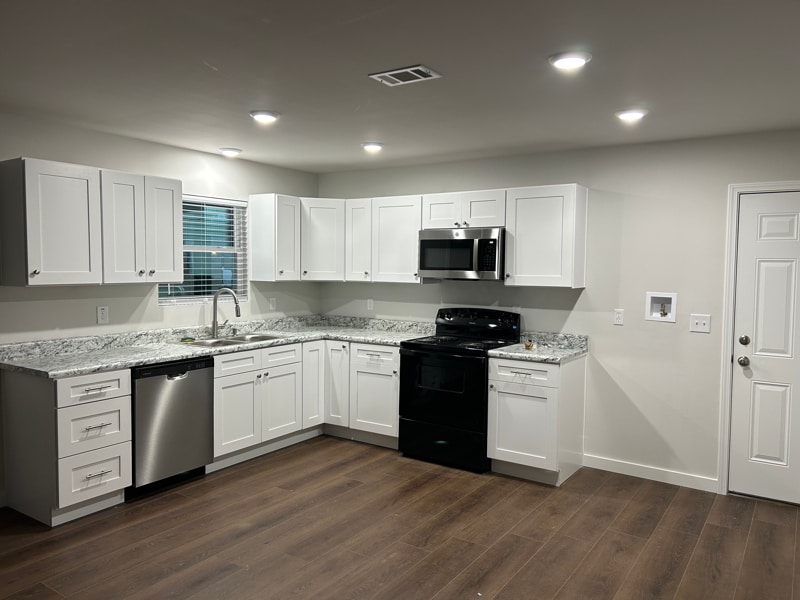 Photo - 1090 McRae St