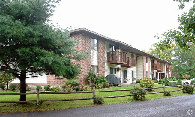 2650 Curry Rd - Curry Manor