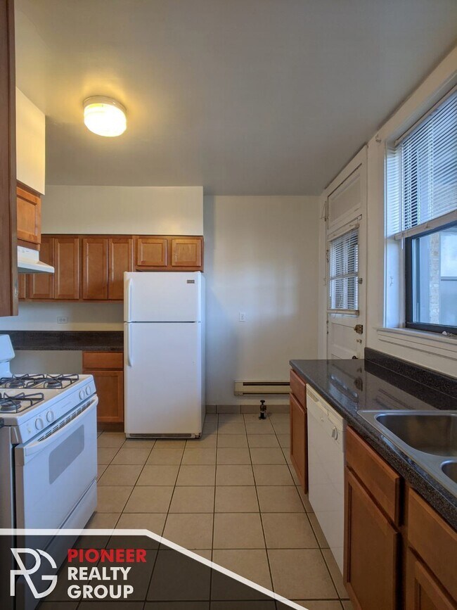 Photo - 1129 W Oakdale Ave Unit 1