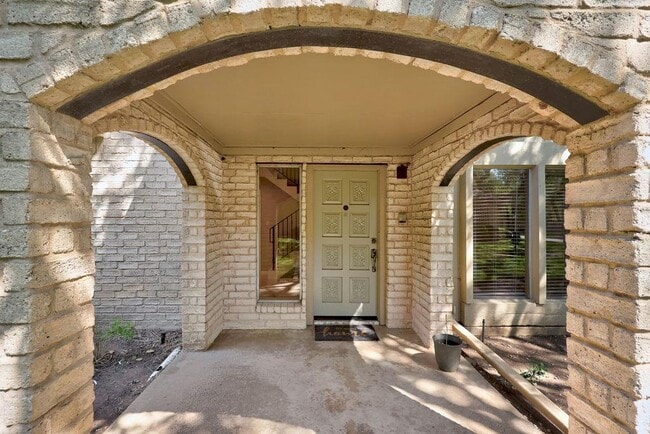 Building Photo - 8102 East Ct