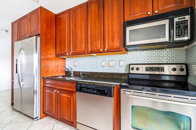 2895 NE 32nd St Unit 207