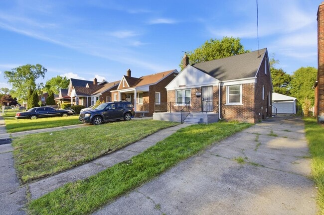 Photo - 18488 Waltham St