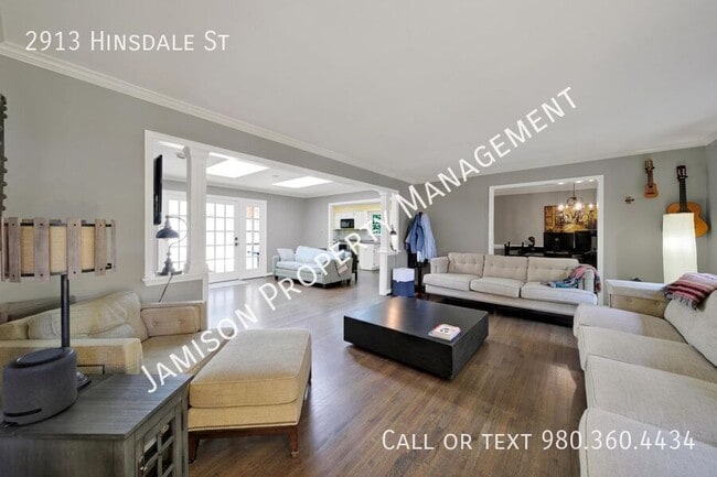 2913 Hinsdale St