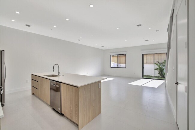 Photo - 4208 NE 7th Terrace