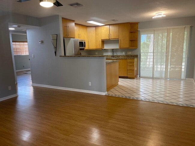 Building Photo - 4237 Oak Terrace Dr