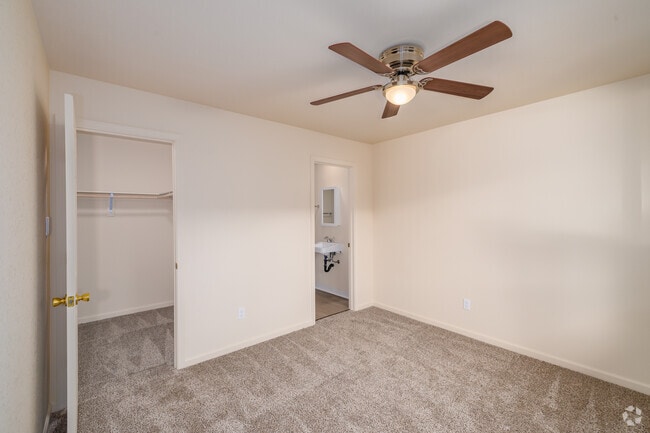 1BR, 1BA - 460SF - Bedroom - Coralaire Apartments