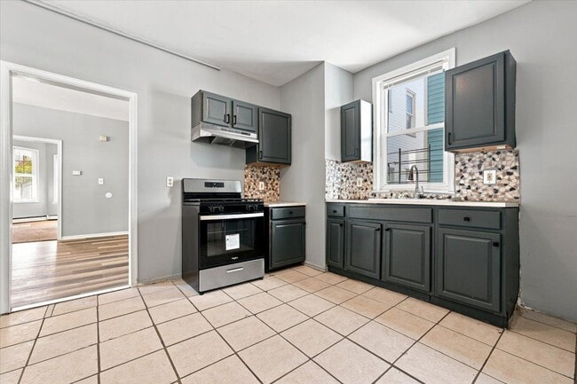 293 Ogden St Unit 1