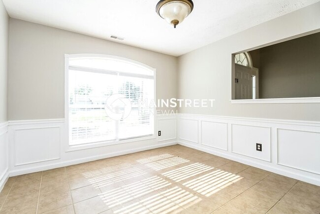 Photo - 3 Bedroom Pet-Friendly Home in La Vergne, TN with Main Street Renewal