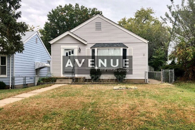 Building Photo - 5242 Parker Ave