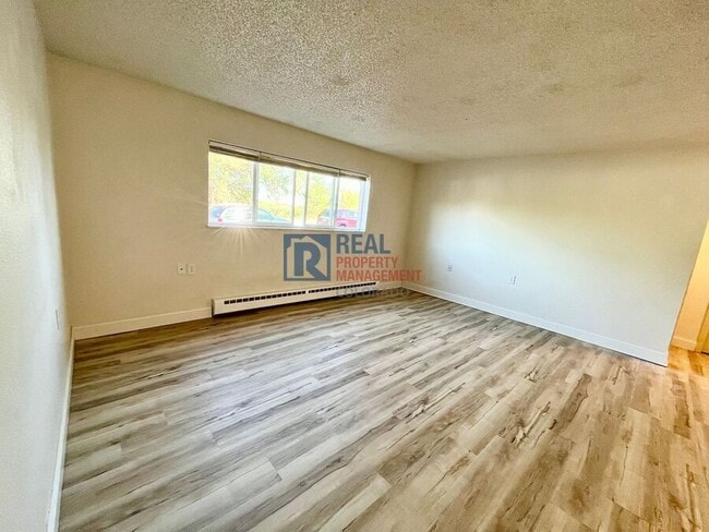 Photo - 2028 Friendship Pl