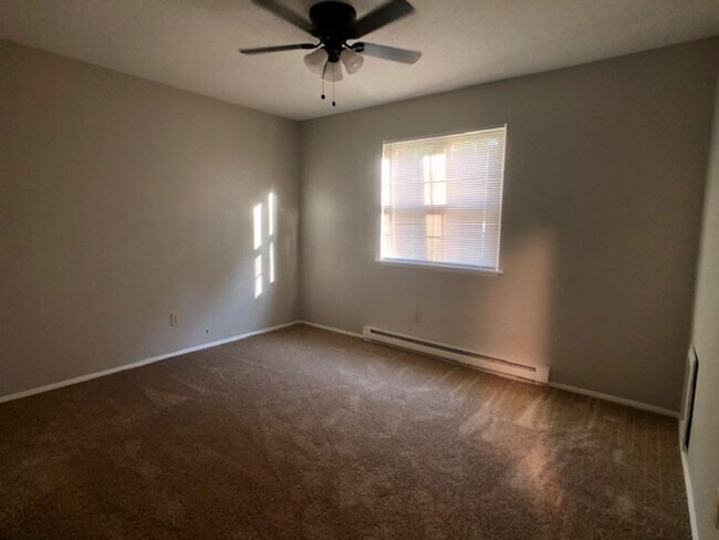 Photo - dj Unit 40 B