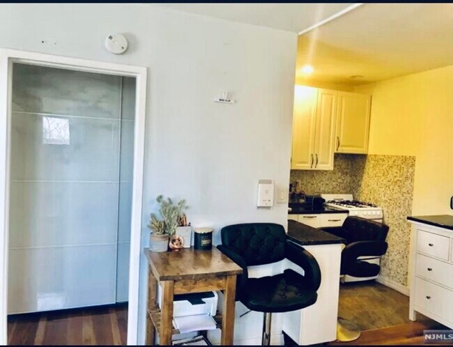 Photo - 400 Fairview Ave