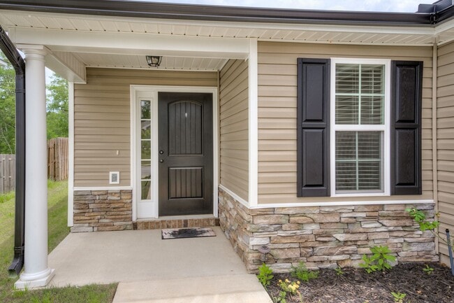 Photo - 3 Bedroom 2 Bathroom Home in Haynes Station