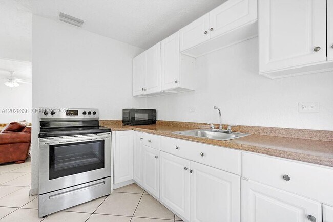 Photo - 2415 Pierce St Unit -