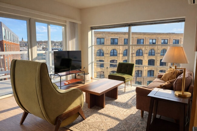 Building Photo - 1640 N Water St