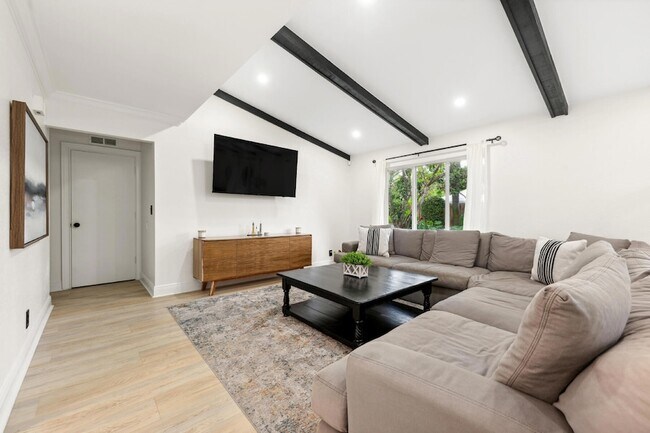 Photo - 556 SW 24th Ave