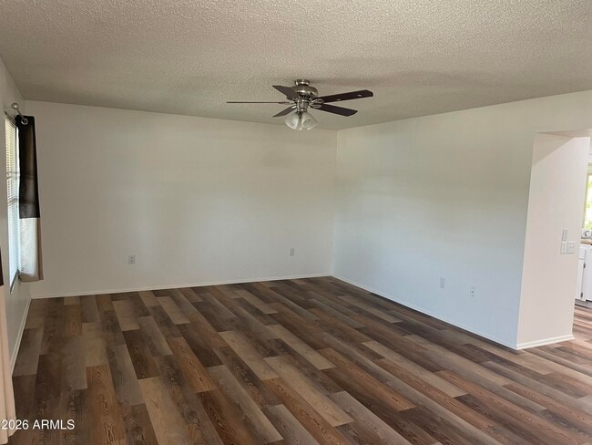 9504 W Hidden Valley Cir
