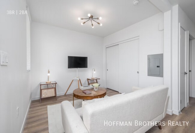 Photo - 1635 E 117th St Unit 306