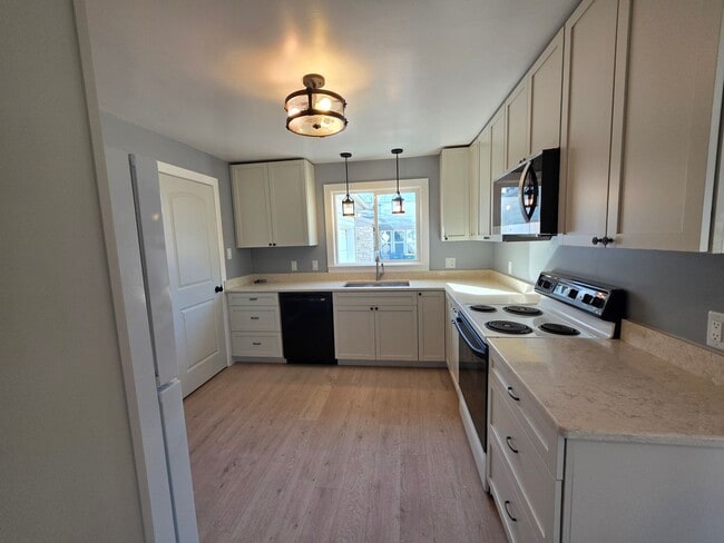 Photo - 367 Mohawk Ave