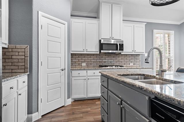 Photo - 840 Parkside Dr