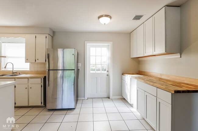 Photo - 1610 Mona Ave