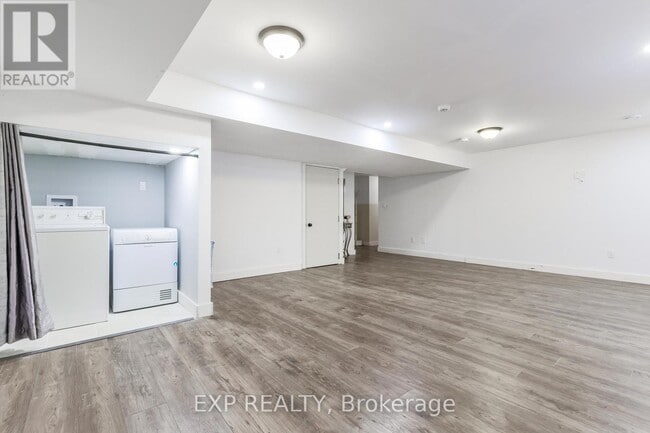 Photo - 1527 Merrittville Hwy