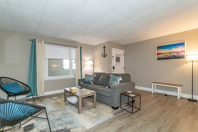 201 3rd St Unit 2
