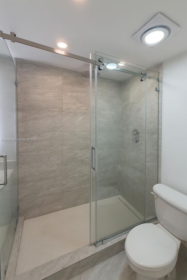 Photo - 445 SW 11th St Unidad 209