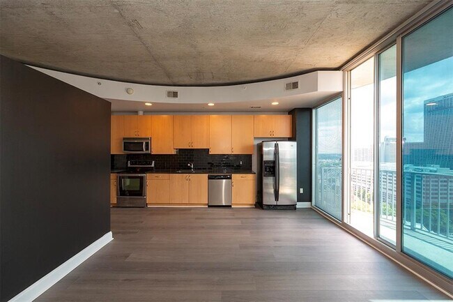 Photo - 400 W Peachtree St NW