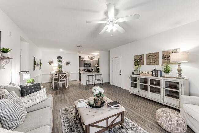 2BD, 2BA - 1150SF - Living Room