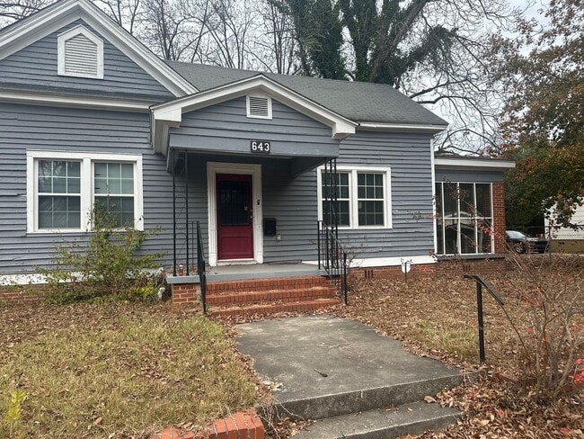 Building Photo - Spacious 3 bedroom 1 bath home