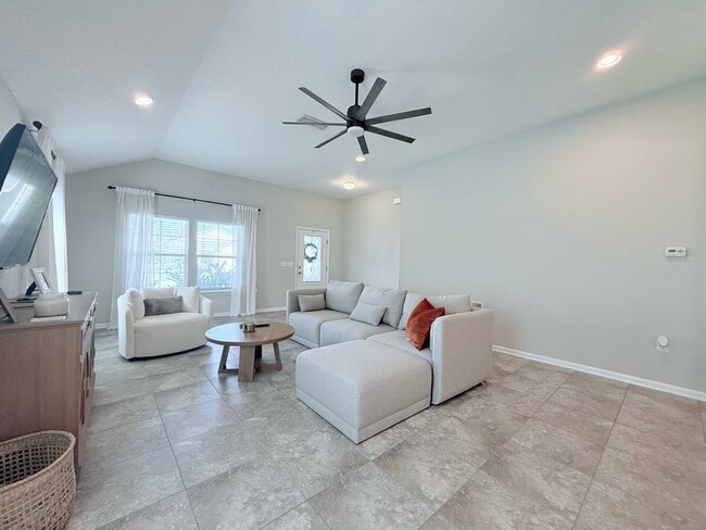 Photo - 304 Green Turtle Ln