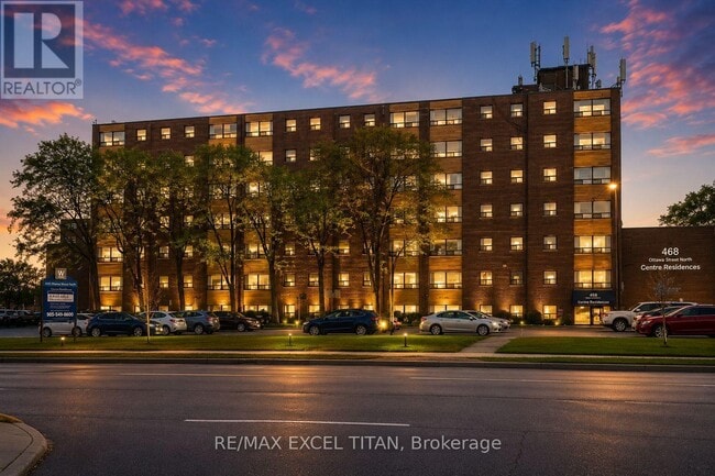 Photo - 468 Ottawa St N Unit 739D