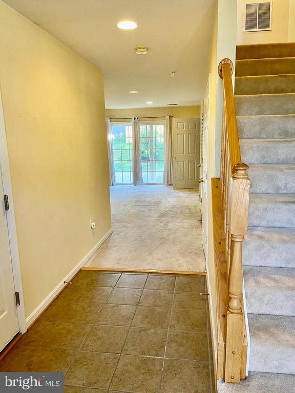 Photo - 1047 Lily Way