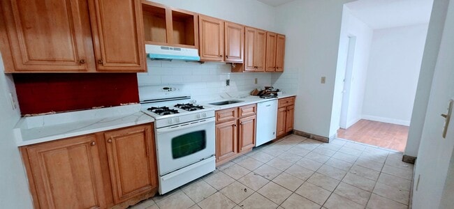 Photo - No Fee w Promo!  Spacious Apt on Brookline Border w Gas, Ht & HW ALL Included!  Near B & C lines!