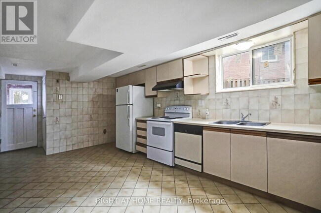 Photo - 16 Kingsdown Dr