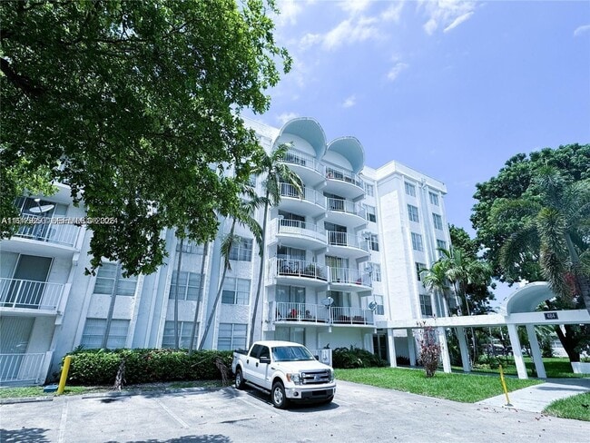 Building Photo - 484 NW 165th St Unit A-314