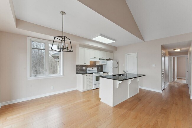 Photo - 1040 Beryl Private