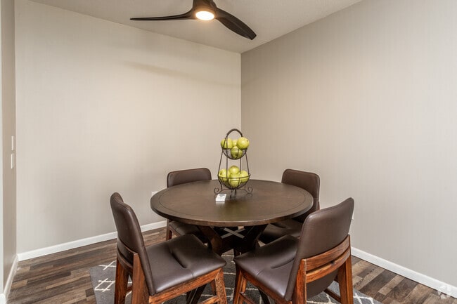 2BR, 1BA - 960 SF