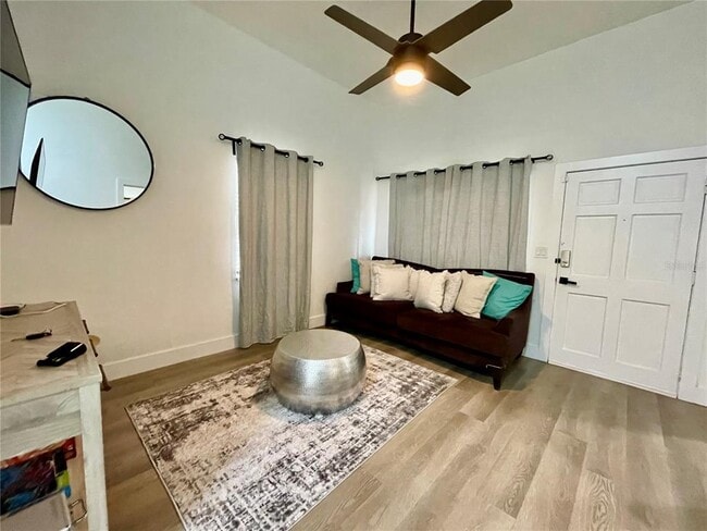 Photo - 2327 W Beach St