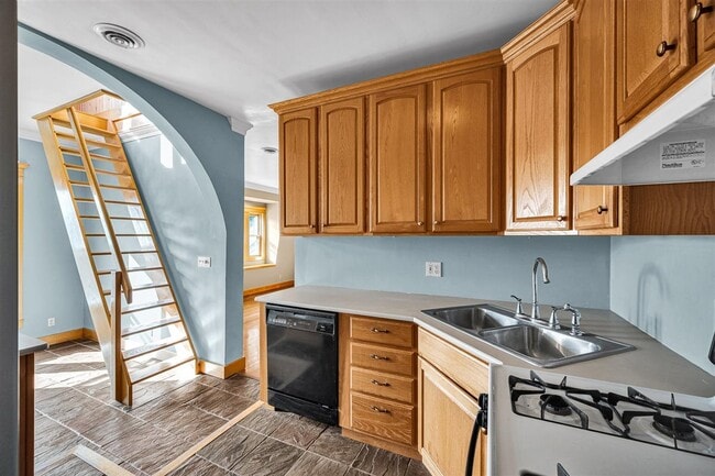 Photo - 511 W High St